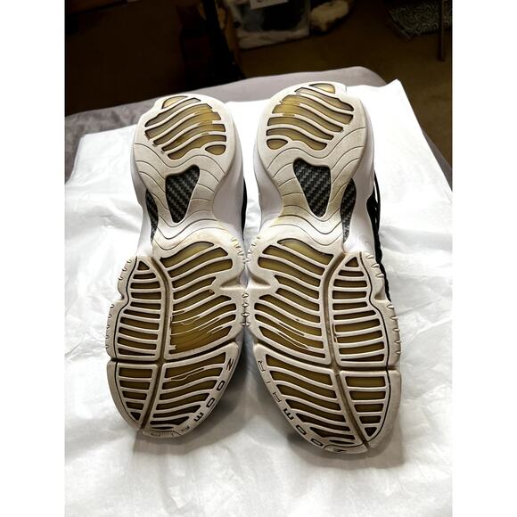 Athletic_Shoes